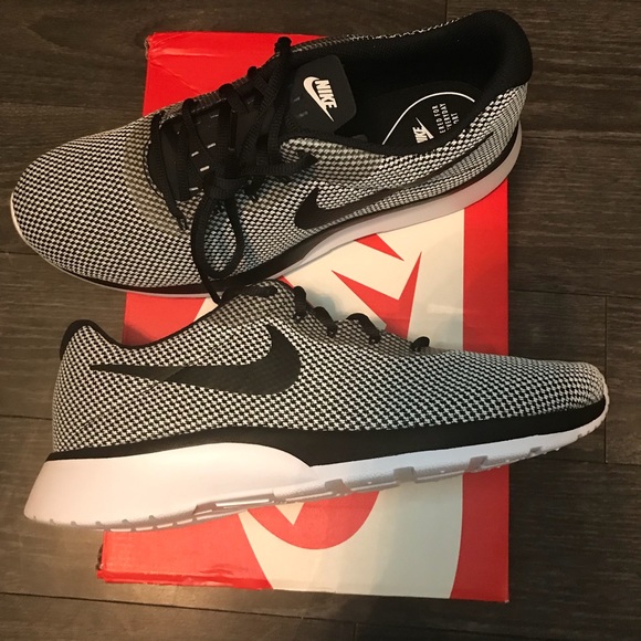 nike tanjun racer black